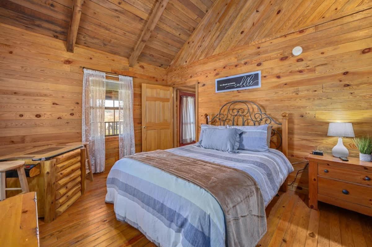Beautiful View! Log Cabin,Fireplace,Hot Tub,Arcade,Pool,Fishing Севьервилл Экстерьер фото