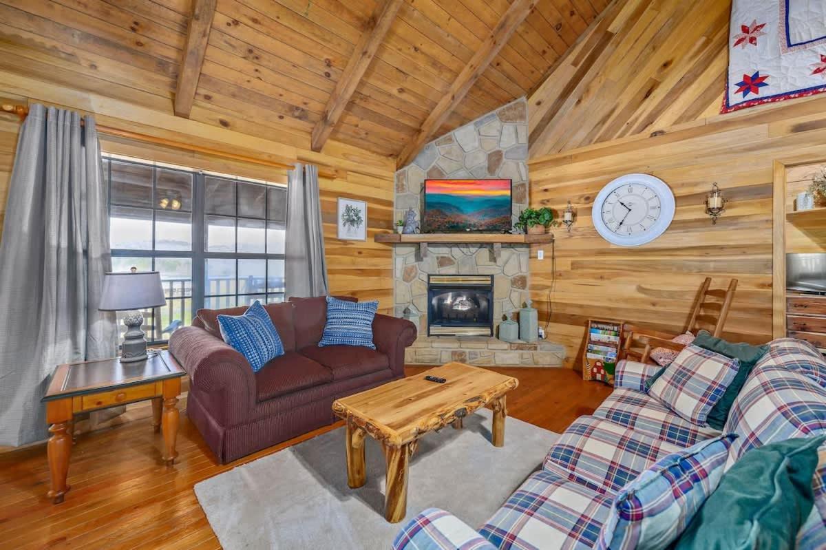 Beautiful View! Log Cabin,Fireplace,Hot Tub,Arcade,Pool,Fishing Севьервилл Экстерьер фото