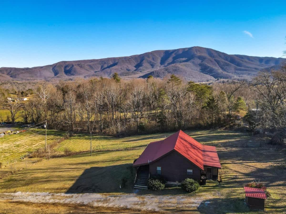 Beautiful View! Log Cabin,Fireplace,Hot Tub,Arcade,Pool,Fishing Севьервилл Экстерьер фото